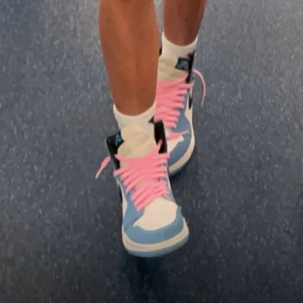 Air Jordan 1 Retro High OG ‘University Blue’ - Size: 8.5 - with Pink laces - Picture 7 of 7
